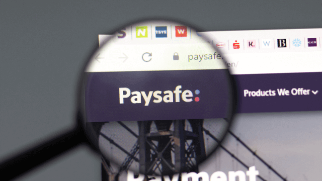 Image of a magnifying glass focusing on the Paysafe website