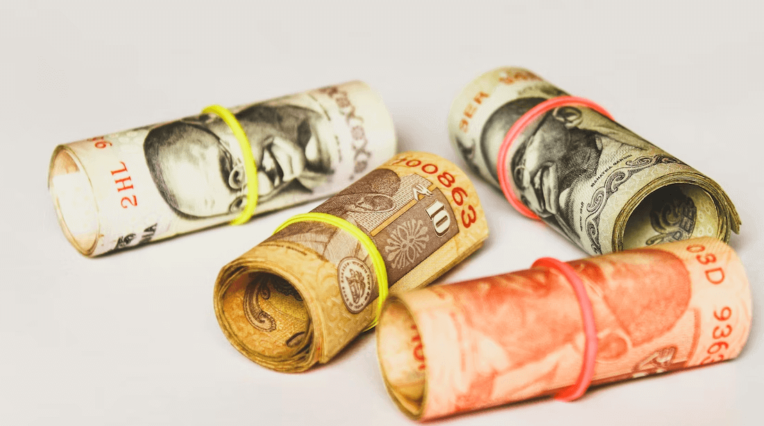 different currencies in cash