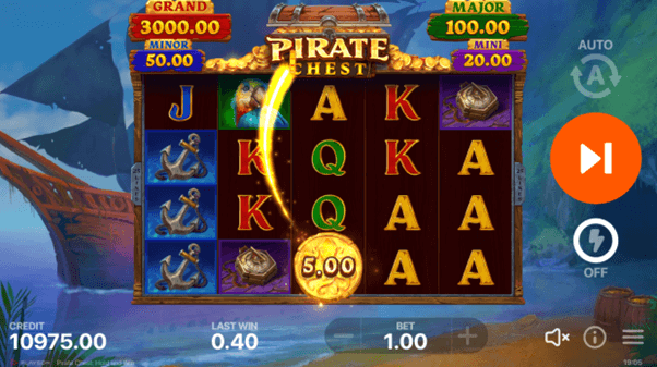 Tenslotte is er de Treasure Chest bonusfeature. Telkens als er een bonussymbool op een rol verschijnt, is er een kans dat deze geactiveerd wordt. Als je geluk hebt en de Treasure Chest activeert, worden er zoveel bonussymbolen aan het speelveld toegevoegd dat je gelijk doorgaat naar de Hold and Win bonusgame, met daarbij extra directe betalingen.