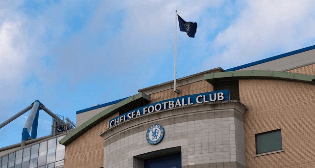 Chelsea is aan het kijken naar Stake.com als mogelijke shirtsponsor, waarbij deze deal aanzienlijke financiële voordelen kan bieden.